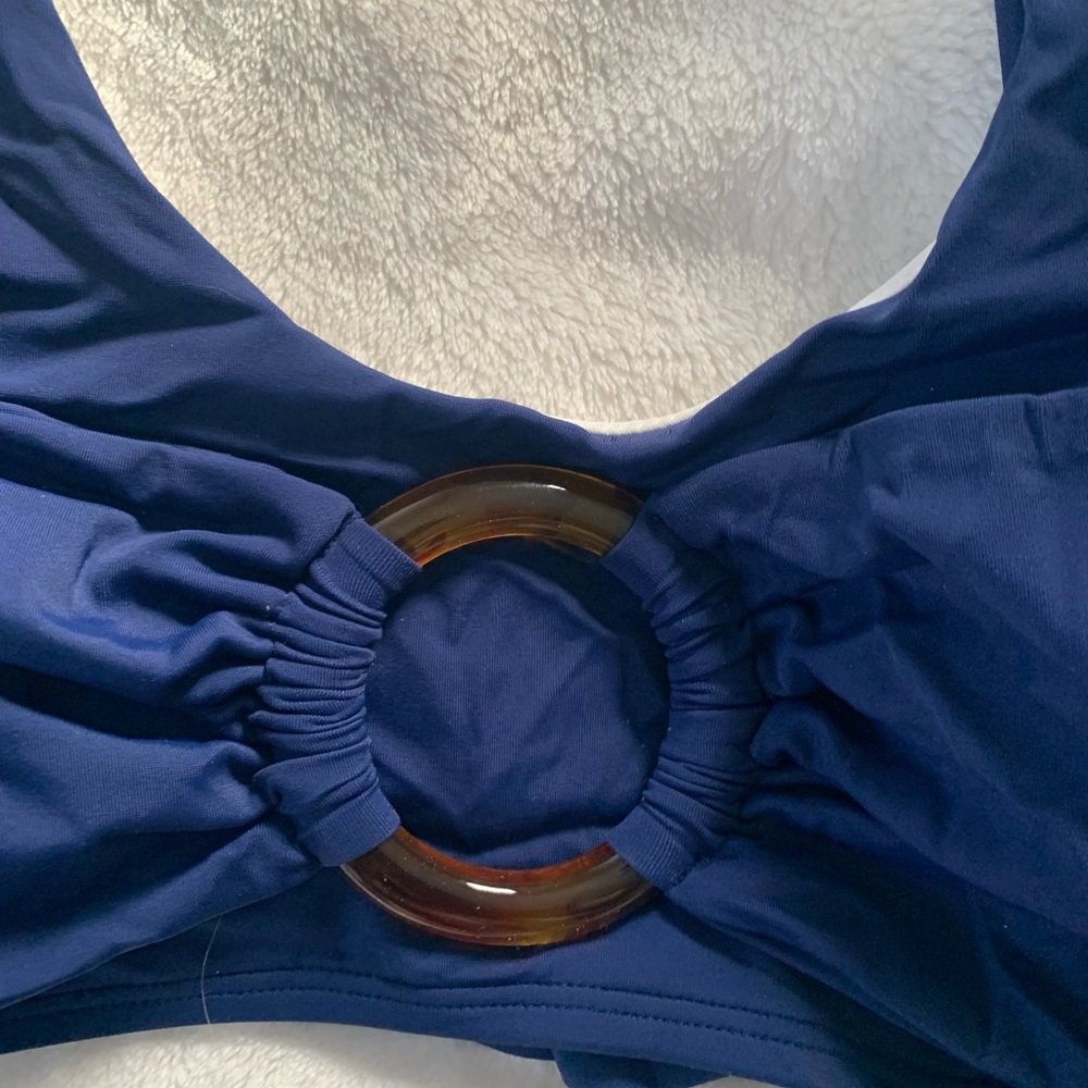 VENUS Navy bikini top with ring